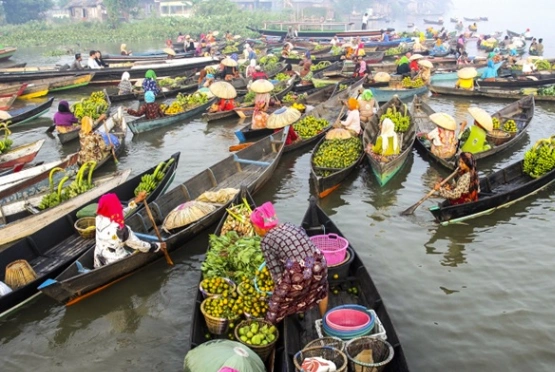 Melodi Pasar Terapung: Memelihara Warisan Budaya dan Adaptasi Ekonomi di Sungai-sungai Kalimantan Selatan